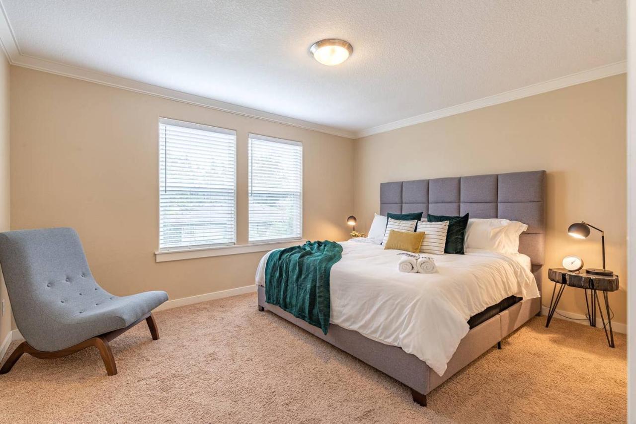 Modern Home, Four Bedrooms, King Beds ไทการ์ด ภายนอก รูปภาพ