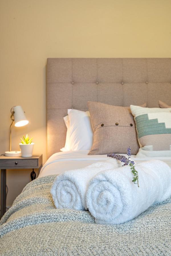 Modern Home, Four Bedrooms, King Beds ไทการ์ด ภายนอก รูปภาพ